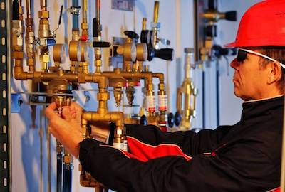 Mantenimiento a instalaciones de gas y eléctricas